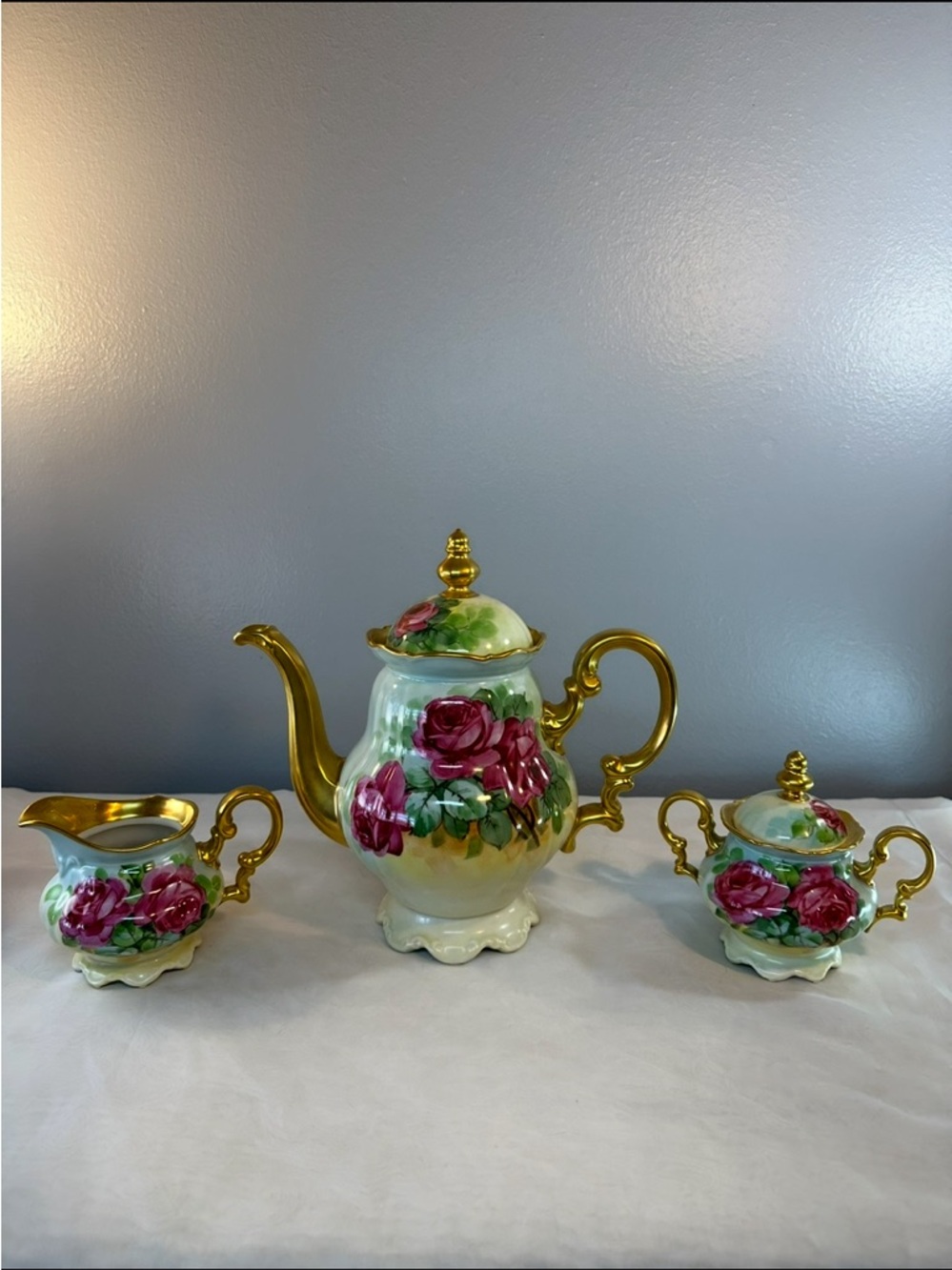 Hutschenreuther Porcelain Tea Set – Hand-Painted Roses & Gold Trim, 3-Piece